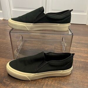 Everlane Unisex The Forever Slip-On Sneaker
Size Women’s 8.5 Men’s 7 Color Black